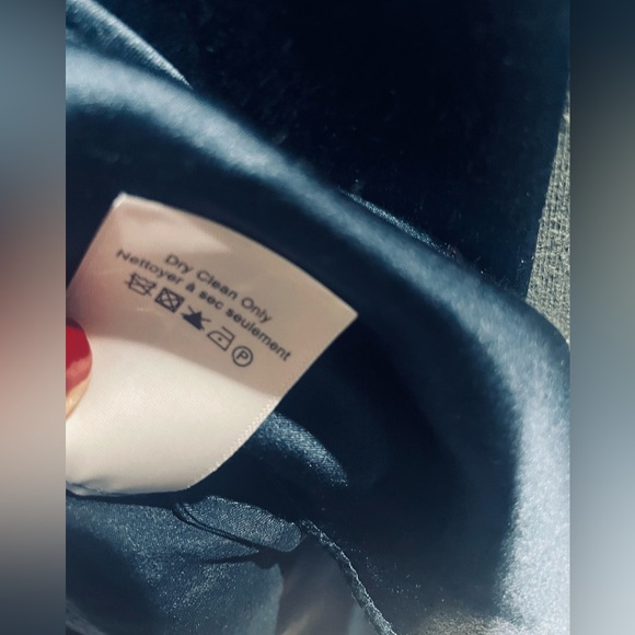 NWT Veronica Beard Neck Bow Tie Silk blouse, size 2 - Picture 10 of 12